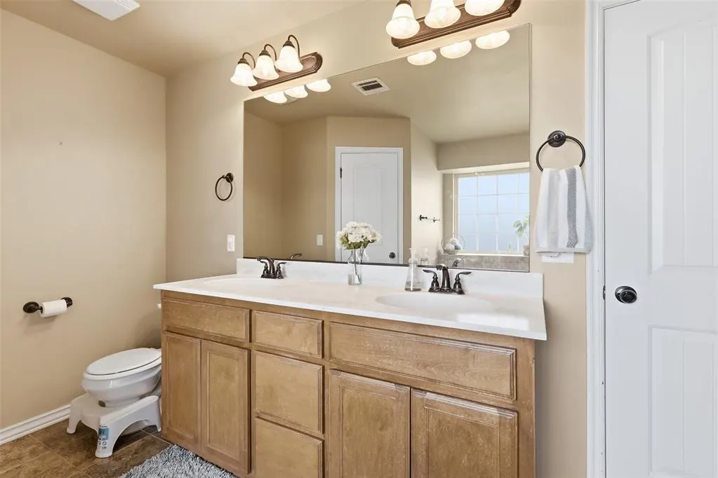 Photo 16 — 604 Apple Tree Lane, Moore, OK 73160