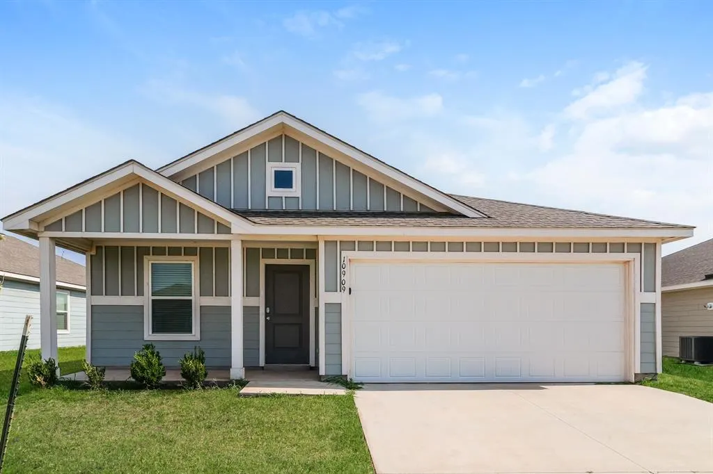 Front exterior — 10909 SW 23rd Place, Yukon, OK 73099