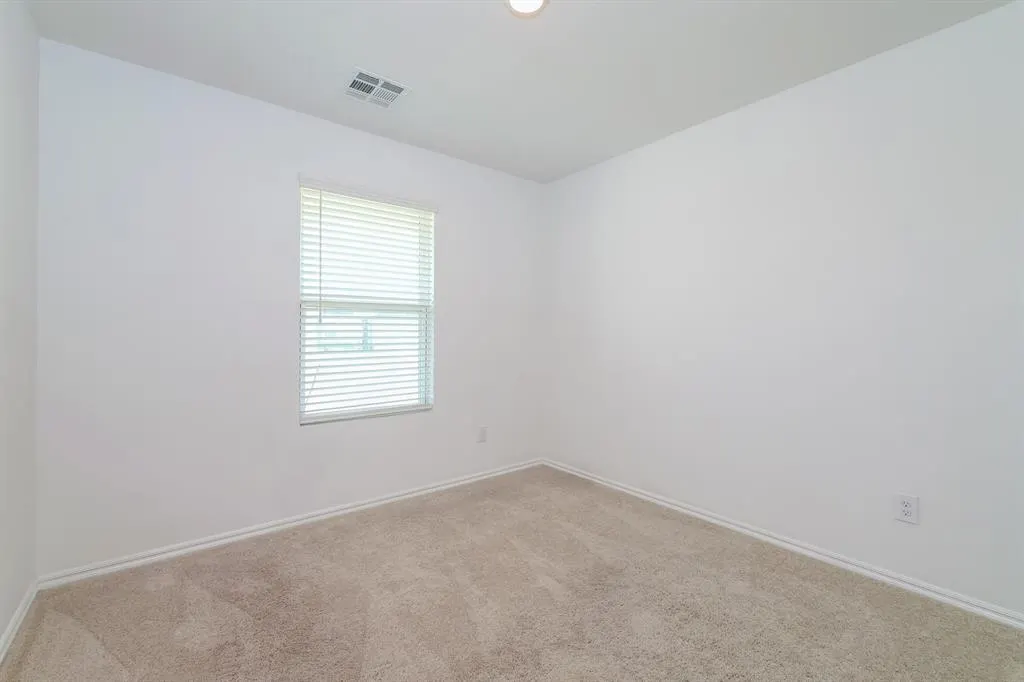 Photo 12 — 10909 SW 23rd Place, Yukon, OK 73099