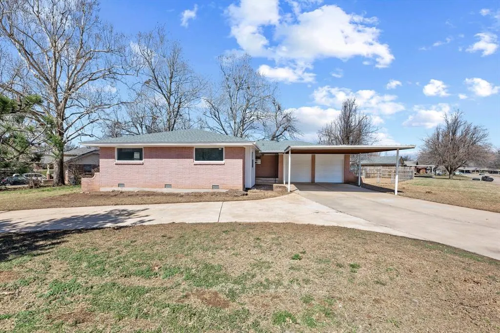 Front exterior — 141 W Silver Meadow Drive, Midwest City, OK 73110