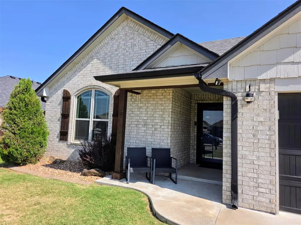 Photo 3 — 1916 Twisted Oak Court, Shawnee, OK 74804
