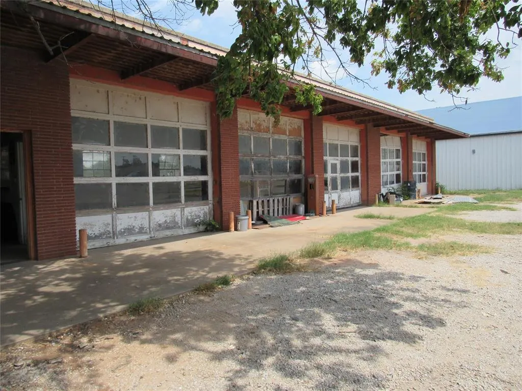 Front exterior — 606 S Chickasaw Street, Pauls Valley, OK 73075