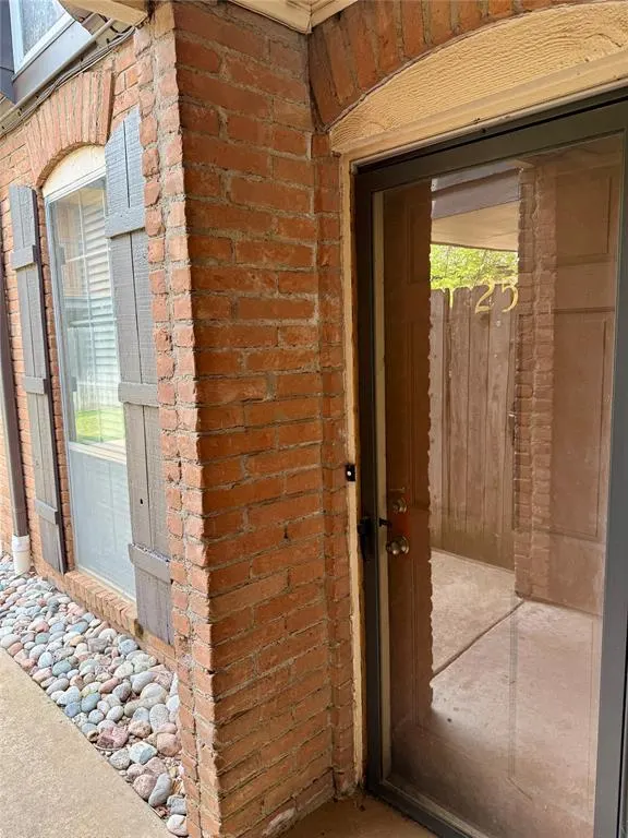 Front exterior — 6100 N Brookline Avenue 25, Oklahoma City, OK 73112