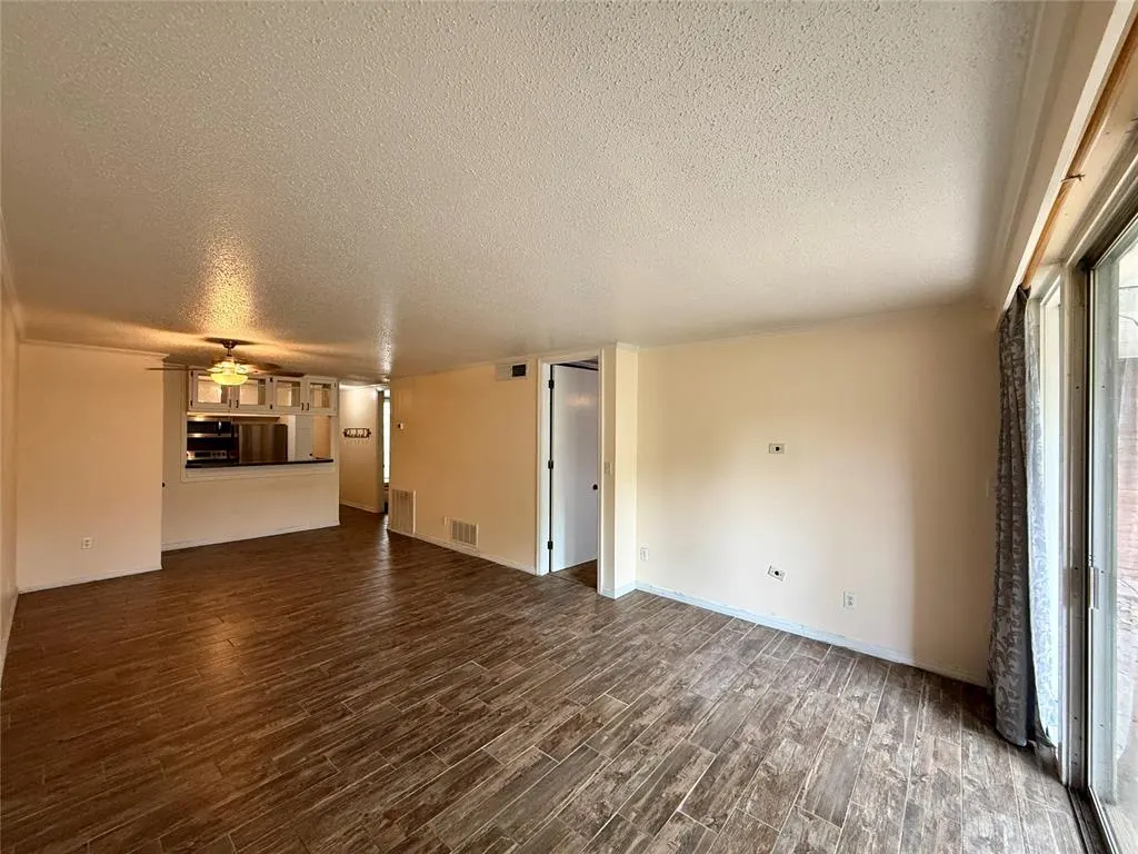 Photo 5 — 6100 N Brookline Avenue 25, Oklahoma City, OK 73112
