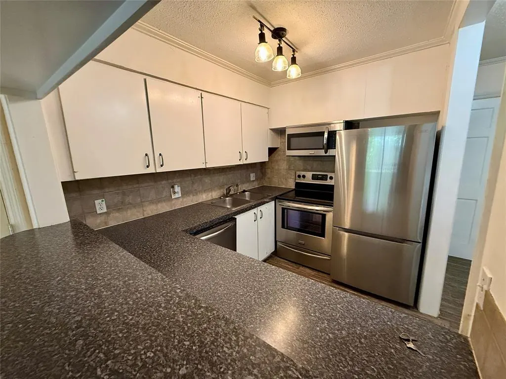 Photo 6 — 6100 N Brookline Avenue 25, Oklahoma City, OK 73112