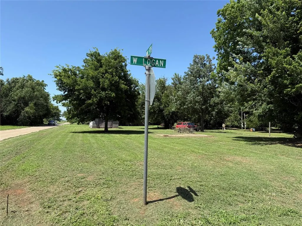 Photo 2 — 912 W Logan Avenue, Guthrie, OK 73044
