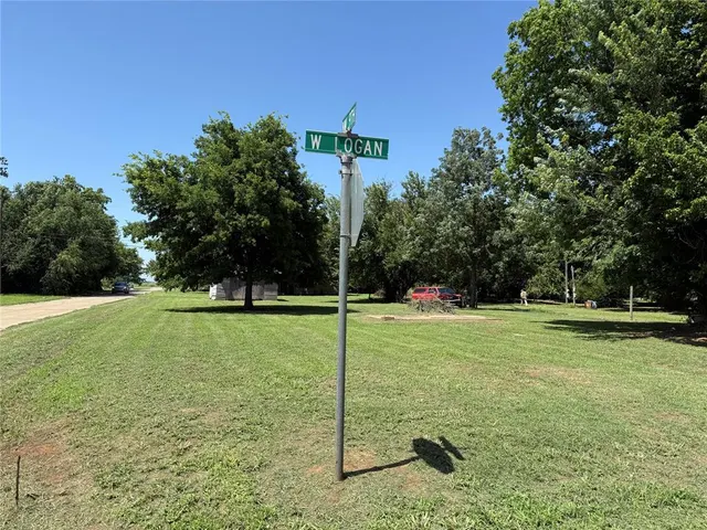 Photo 2 — 912 W Logan Avenue, Guthrie, OK 73044