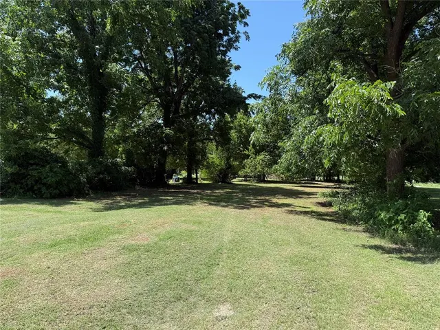 Photo 4 — 912 W Logan Avenue, Guthrie, OK 73044