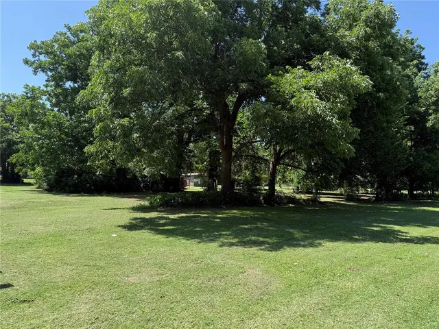 Photo 7 — 912 W Logan Avenue, Guthrie, OK 73044