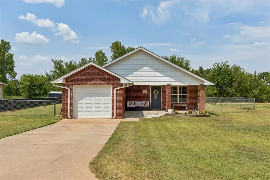 Front exterior — 637 SW 11th Street, Blanchard, OK 73010