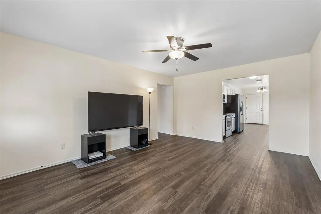 Photo 4 — 637 SW 11th Street, Blanchard, OK 73010