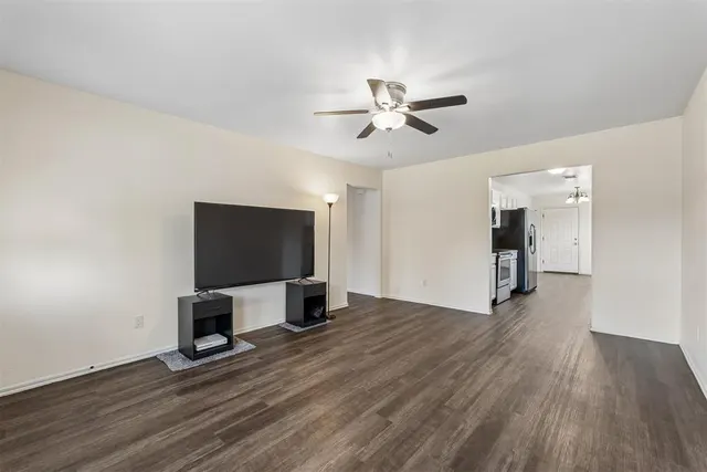 Photo 4 — 637 SW 11th Street, Blanchard, OK 73010