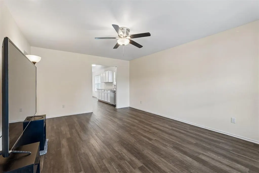 Photo 5 — 637 SW 11th Street, Blanchard, OK 73010