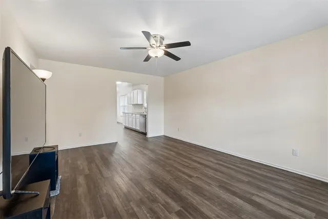 Photo 5 — 637 SW 11th Street, Blanchard, OK 73010