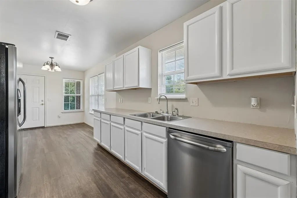 Photo 7 — 637 SW 11th Street, Blanchard, OK 73010