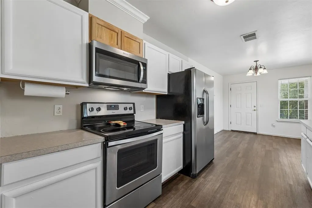 Photo 8 — 637 SW 11th Street, Blanchard, OK 73010