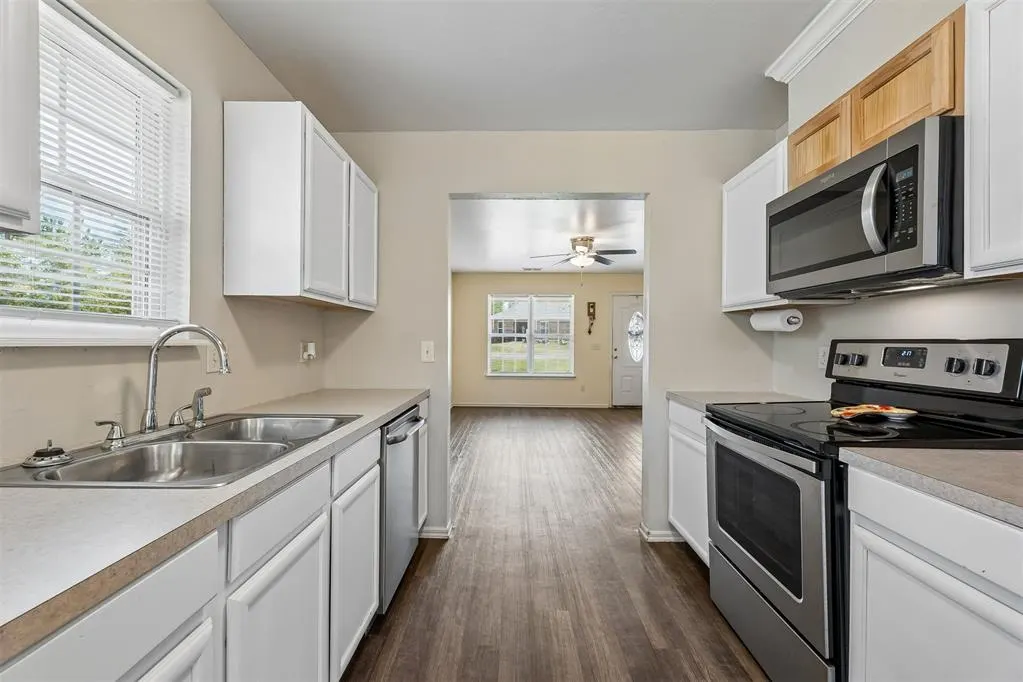 Photo 11 — 637 SW 11th Street, Blanchard, OK 73010