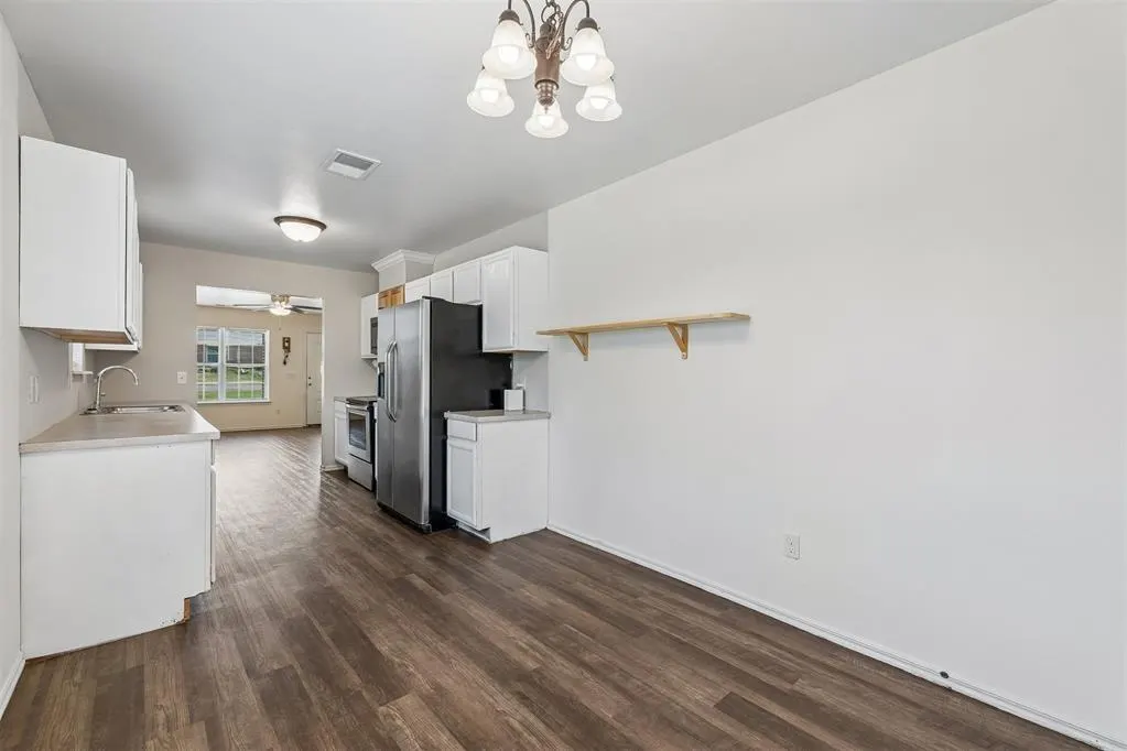Photo 14 — 637 SW 11th Street, Blanchard, OK 73010