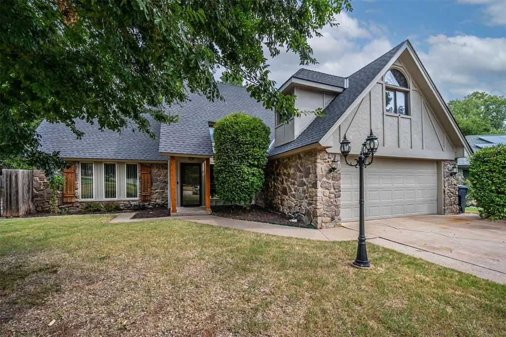 Photo 2 — 11017 Chancellor Court, Yukon, OK 73099
