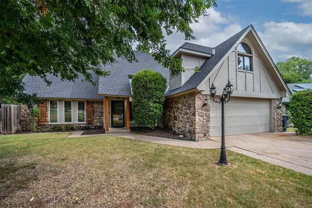 Photo 2 — 11017 Chancellor Court, Yukon, OK 73099