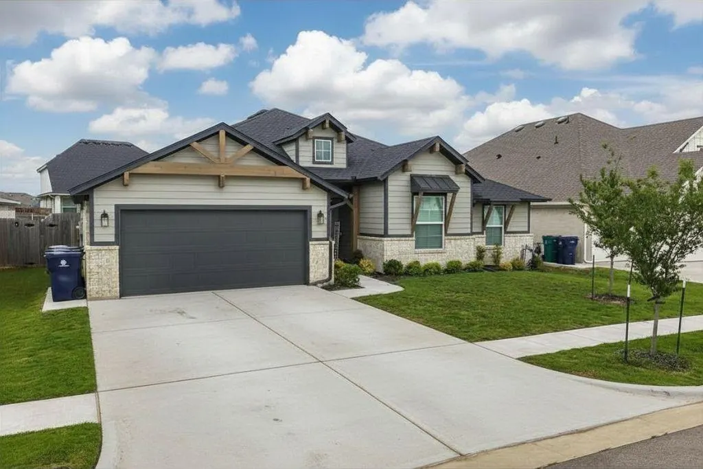Photo 2 — 15809 Bison Drive, Oklahoma City, OK 73170