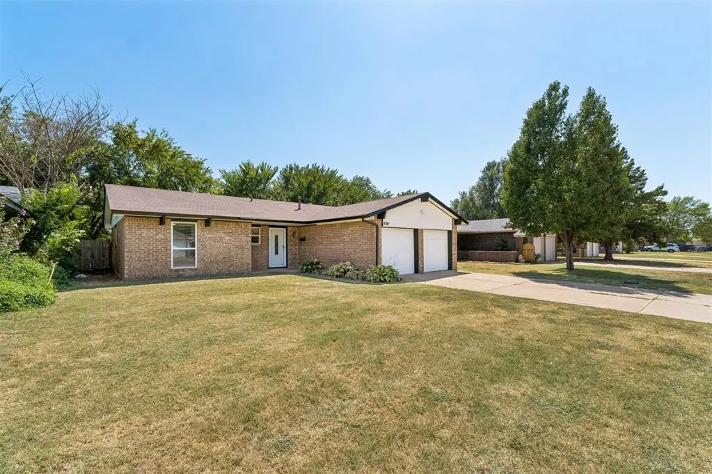 Photo 2 — 708 Willow Ridge Place, Edmond, OK 73003