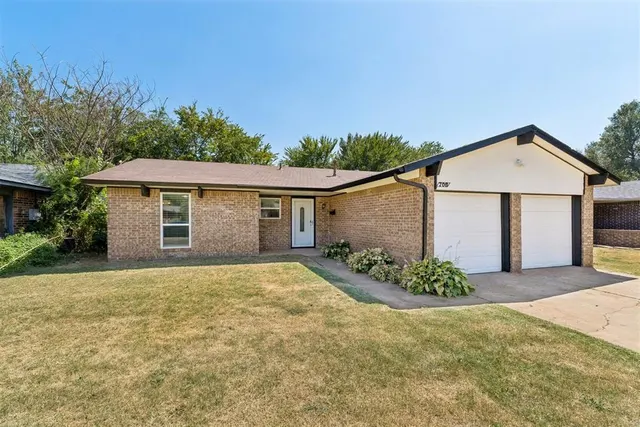 Photo 3 — 708 Willow Ridge Place, Edmond, OK 73003