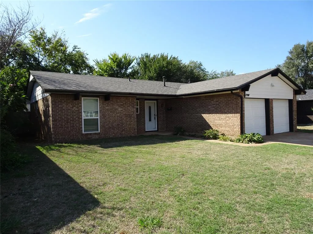 Photo 2 — 708 Willow Ridge Place, Edmond, OK 73003