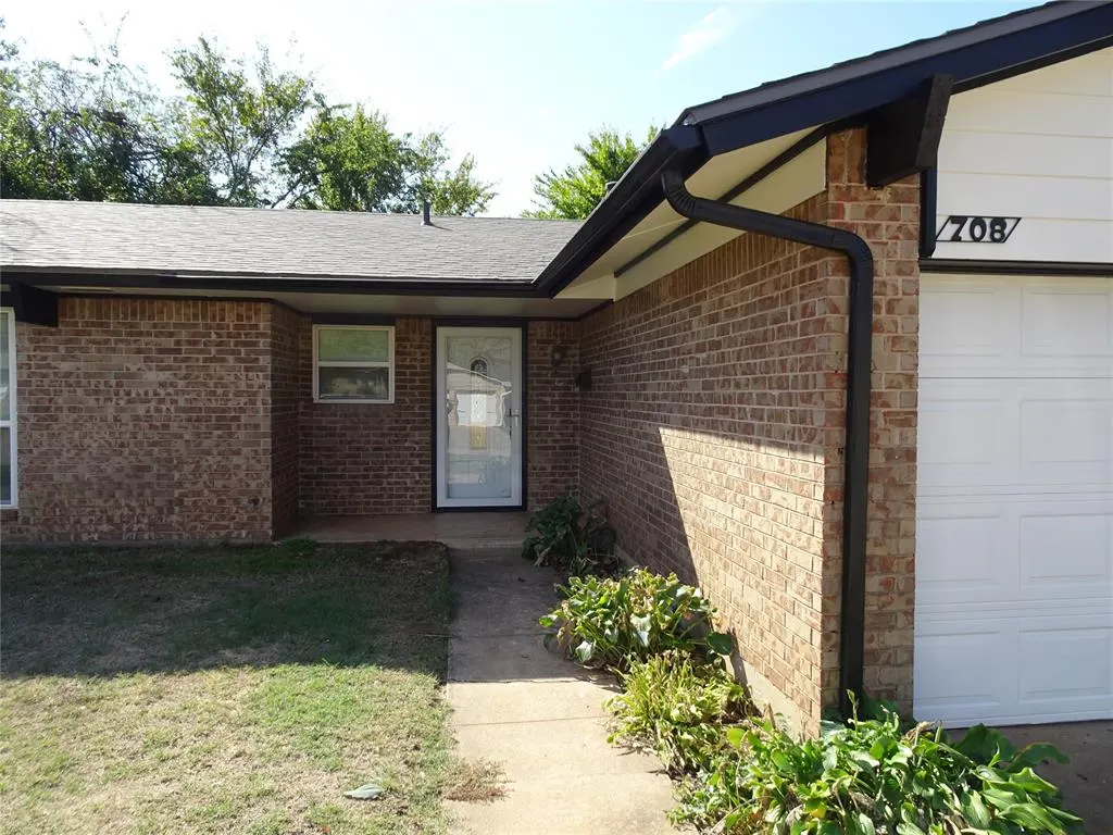 Photo 4 — 708 Willow Ridge Place, Edmond, OK 73003