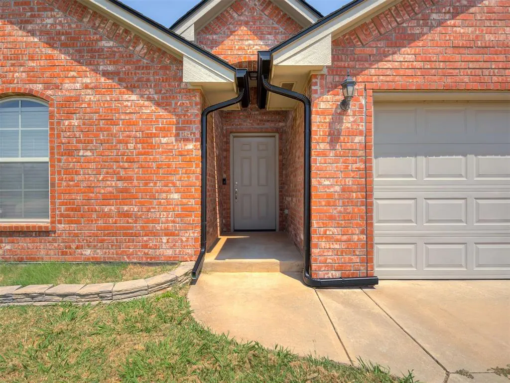 Front exterior — 725 NW 121st Terrace, Oklahoma City, OK 73114