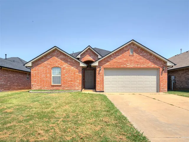 Photo 2 — 725 NW 121st Terrace, Oklahoma City, OK 73114