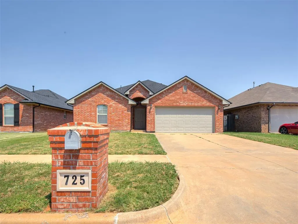 Photo 5 — 725 NW 121st Terrace, Oklahoma City, OK 73114