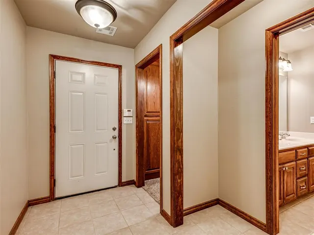 Photo 6 — 725 NW 121st Terrace, Oklahoma City, OK 73114