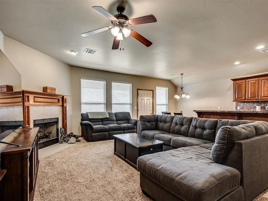 Photo 7 — 725 NW 121st Terrace, Oklahoma City, OK 73114