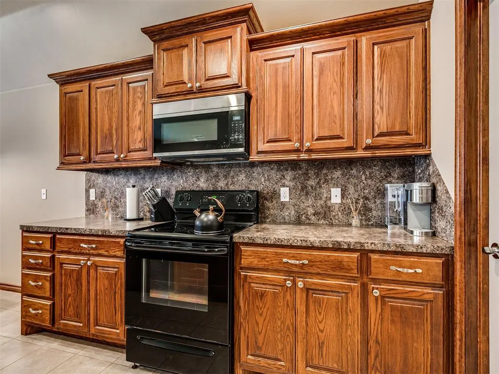 Photo 13 — 725 NW 121st Terrace, Oklahoma City, OK 73114