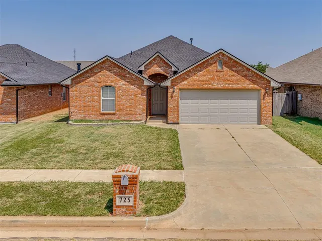 Photo 2 — 725 NW 121st Terrace, Oklahoma City, OK 73114