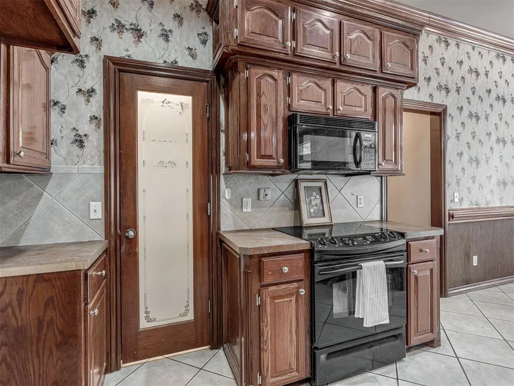 Photo 7 — 2373 Elm Tree Lane, Blanchard, OK 73010