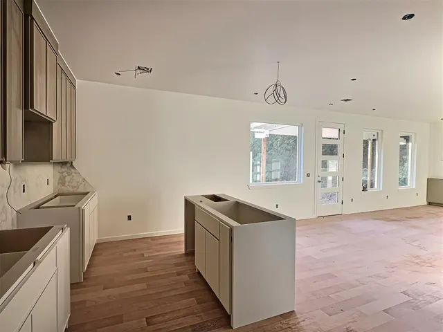 Photo 4 — 1620 N Miramar Boulevard, Oklahoma City, OK 73117