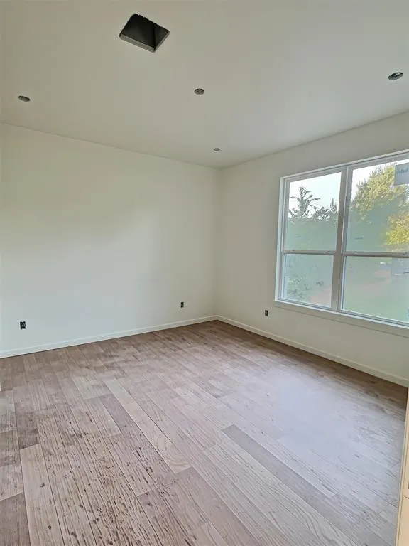 Photo 9 — 1620 N Miramar Boulevard, Oklahoma City, OK 73117