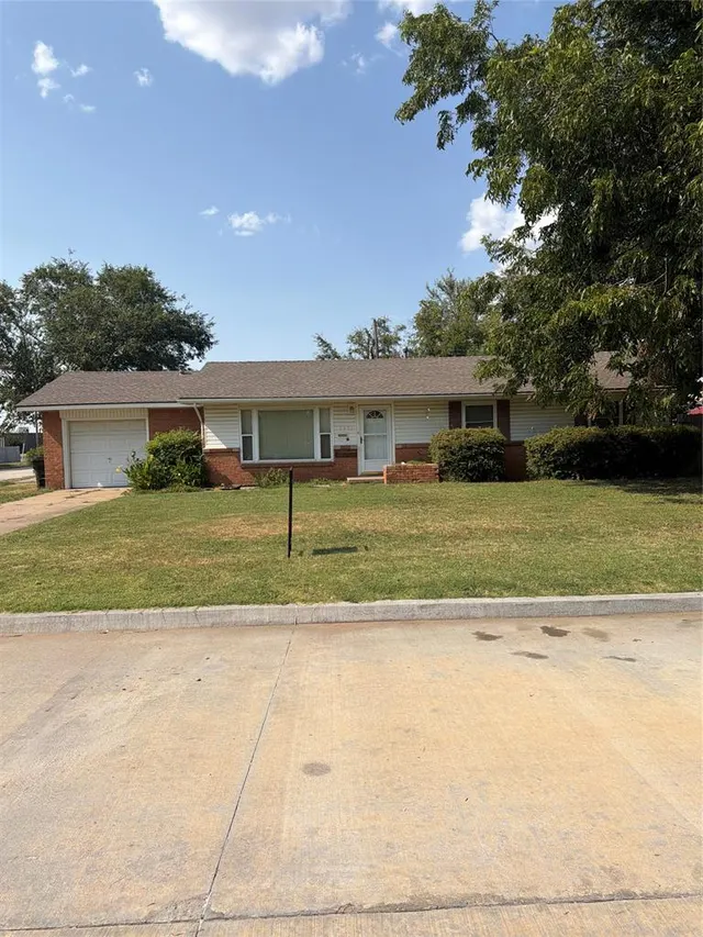 Photo 2 — 1351 Regent Street, Norman, OK 73069