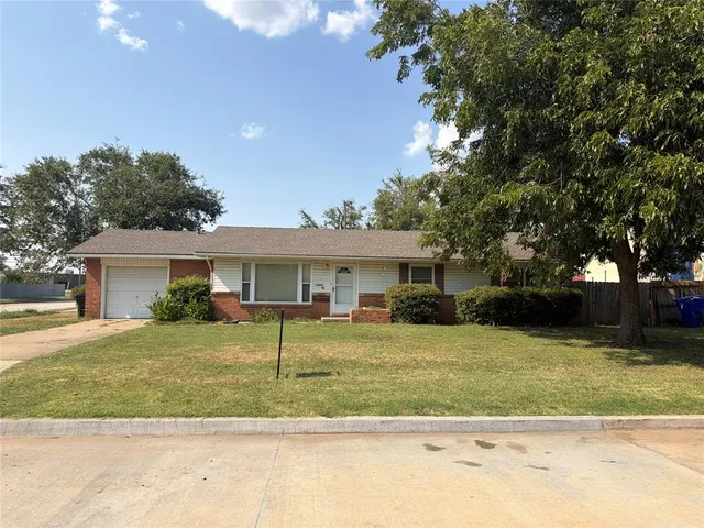 Photo 3 — 1351 Regent Street, Norman, OK 73069