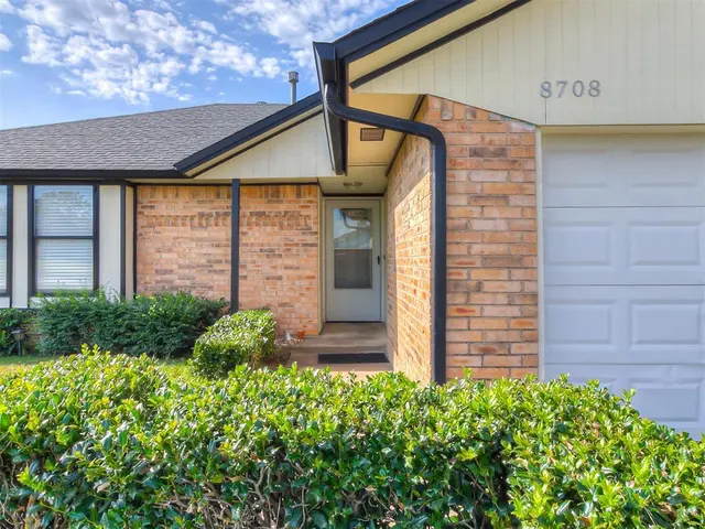 Photo 4 — 8708 E Parkridge Drive, Oklahoma City, OK 73141