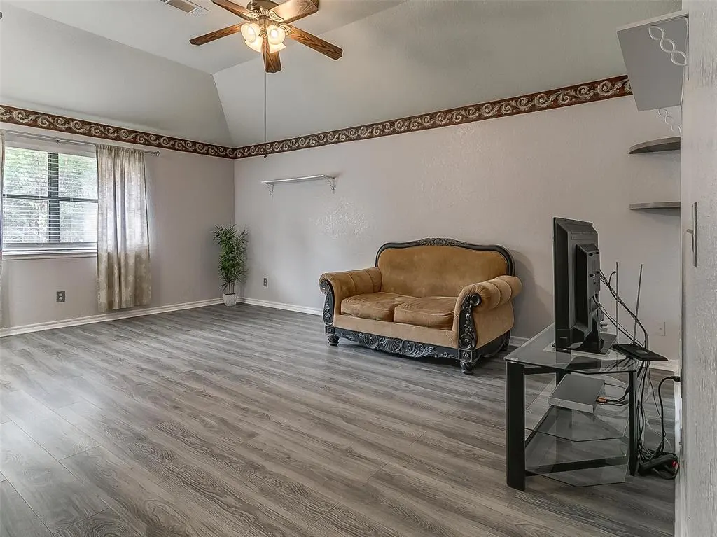 Photo 7 — 8708 E Parkridge Drive, Oklahoma City, OK 73141