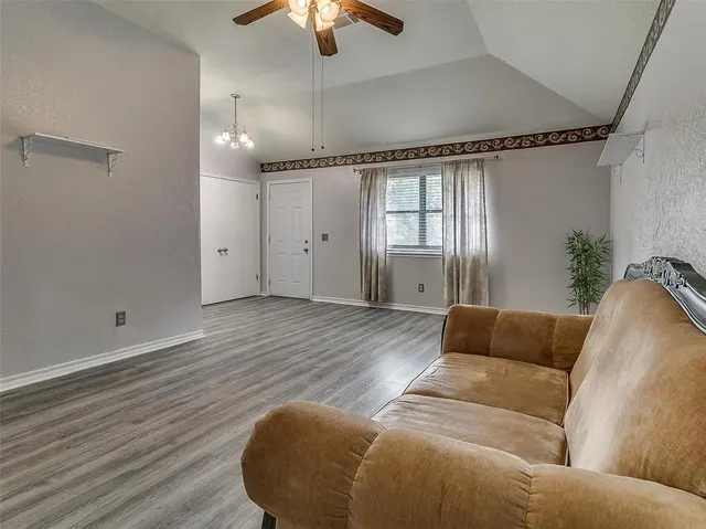 Photo 8 — 8708 E Parkridge Drive, Oklahoma City, OK 73141