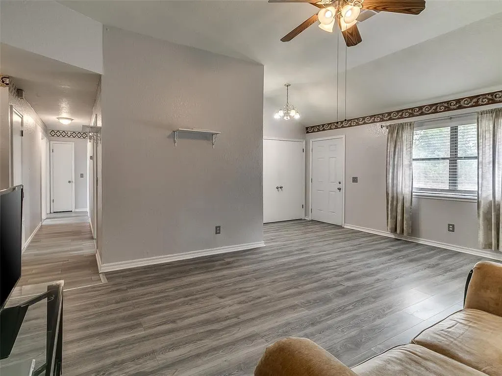 Photo 10 — 8708 E Parkridge Drive, Oklahoma City, OK 73141