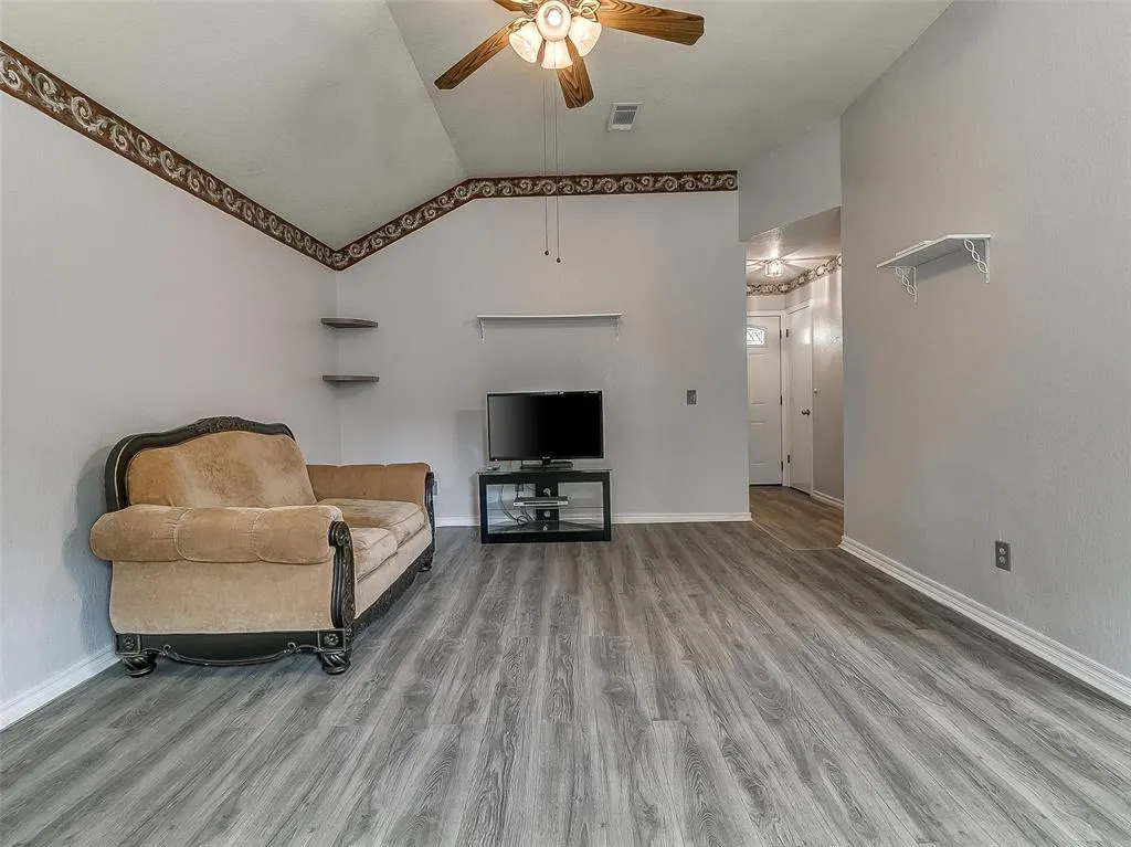 Photo 12 — 8708 E Parkridge Drive, Oklahoma City, OK 73141