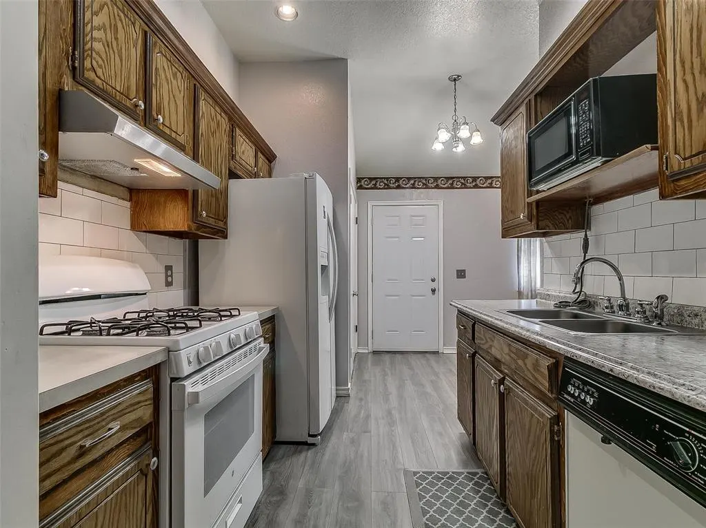 Photo 16 — 8708 E Parkridge Drive, Oklahoma City, OK 73141