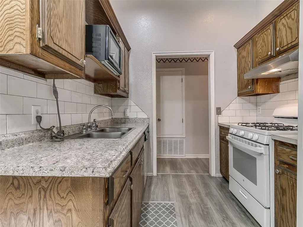 Photo 21 — 8708 E Parkridge Drive, Oklahoma City, OK 73141