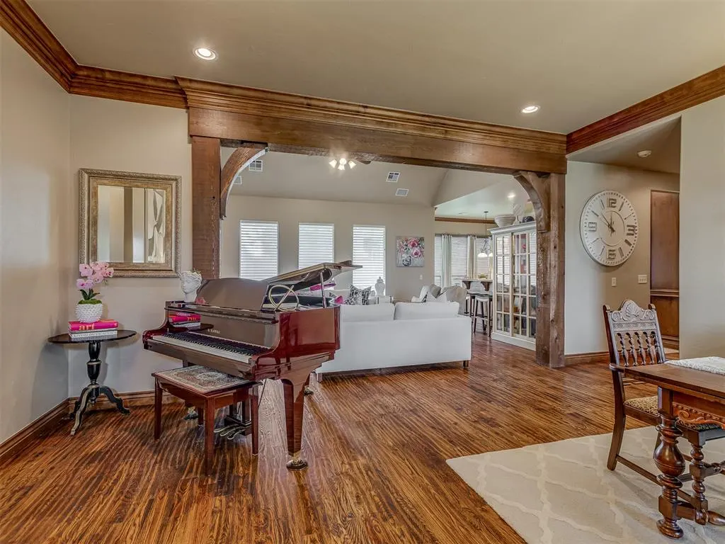 Photo 2 — 700 Newport Bridge Drive, Edmond, OK 73034