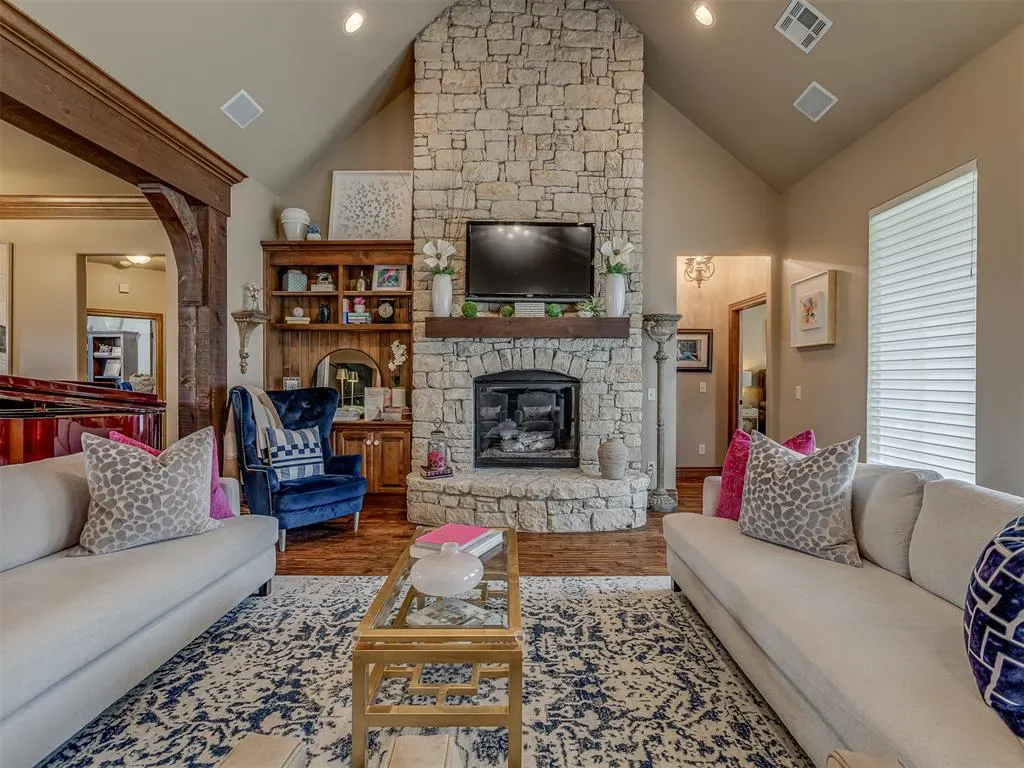 Photo 3 — 700 Newport Bridge Drive, Edmond, OK 73034